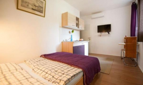 Centar 2 Private Room with Ensuite and Kitchenette